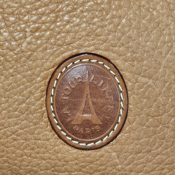 Elegant Tan Leather Handbag - Picture 2 of 13